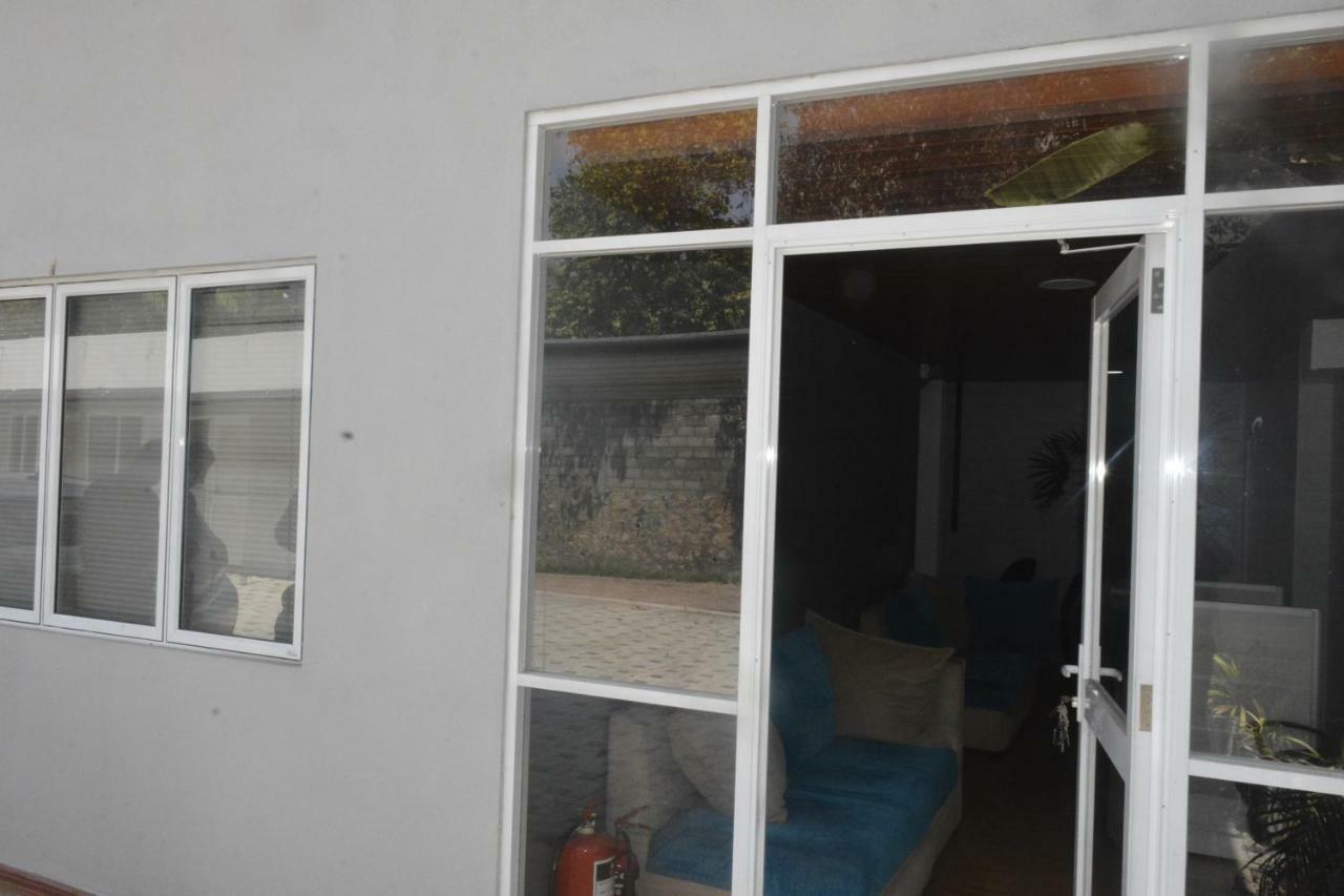 Fox Villa Wattala Luaran gambar